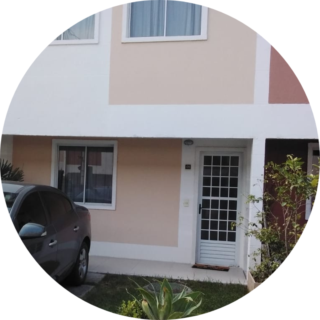 Housefront in circle.